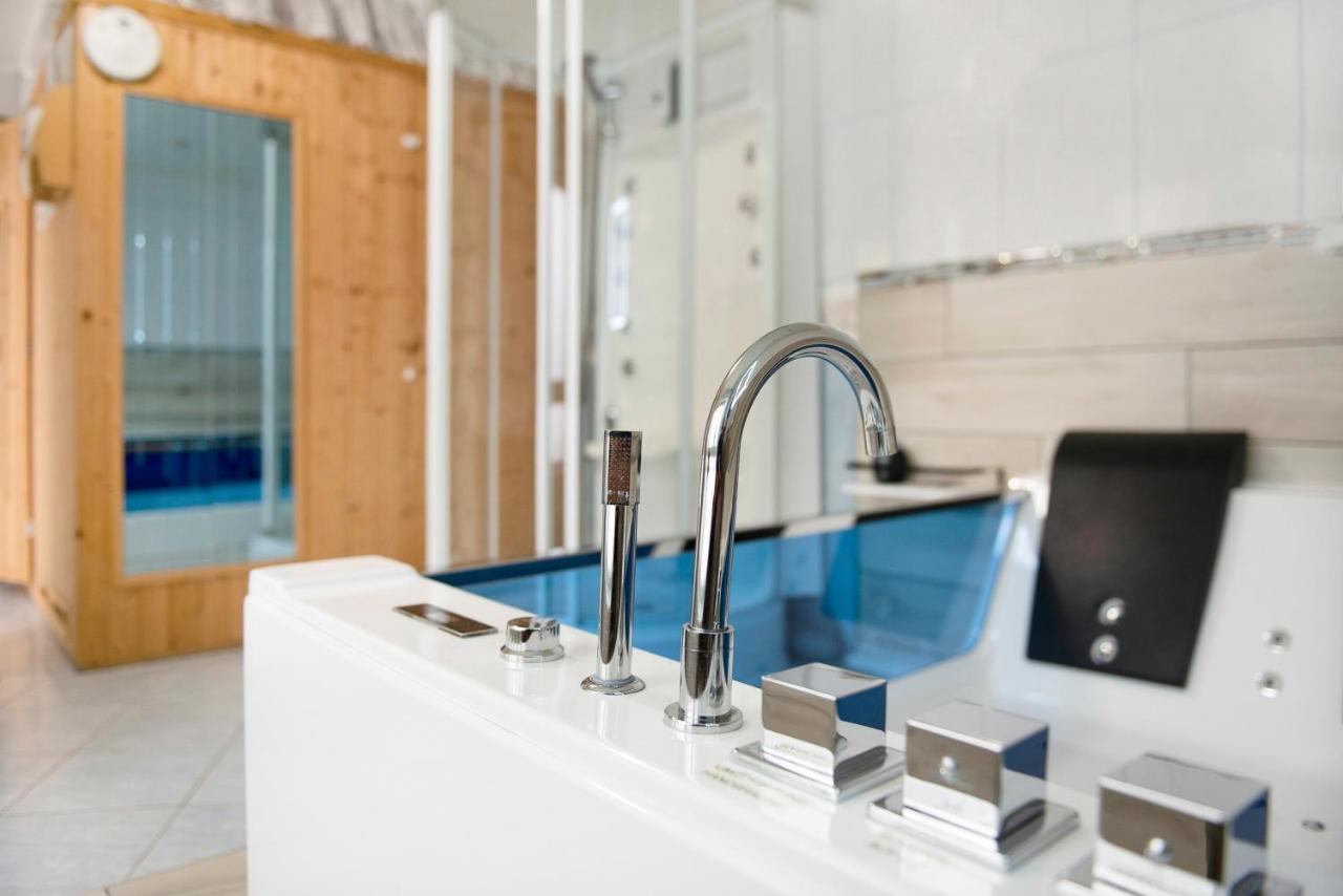 Spawo Mit Sauna Und Whirpool ฟุลเลนดอร์ฟ ภายนอก รูปภาพ
